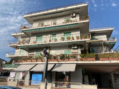 Foto Appartamento in VIA LUIGI CADORNA, Minturno di 120 m² con 6 locali