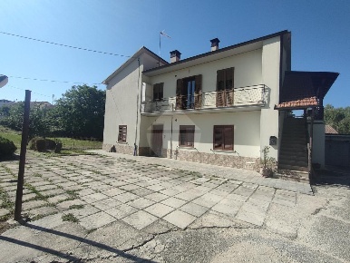 Foto Appartamento in VIA PAGANICA, L'Aquila di 120 m² con 5 locali