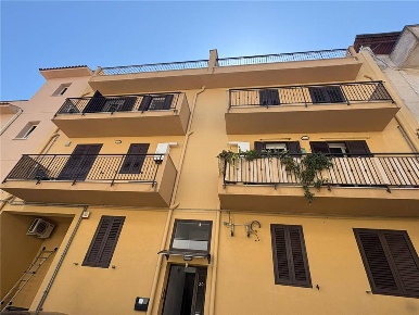 Foto Appartamento in Via Marconi, Casteldaccia di 90 m² con 3 locali