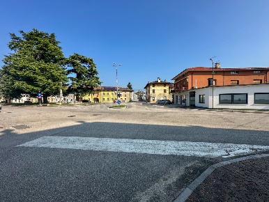 Foto Locale commerciale in PIAZZA DELLA CHIESTA 20, Pozzuolo del Friuli