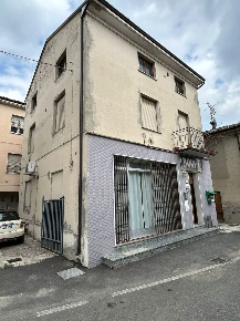 Foto Appartamento a Borgonovo Val Tidone Mottaziana di 191 m² con 4 locali