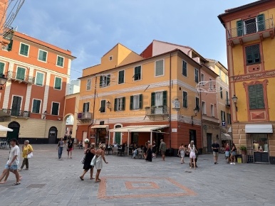 Foto Attività commerciale in Piazza Rocca, Loano Centro di 65 m² in vendita