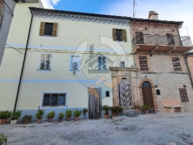Foto Appartamento in VIA POZZO, Falerone Piane di 225 m² con 7 locali