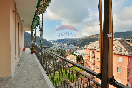 Foto Appartamento a Genova Molassana di 128 m² con 7 locali in vendita