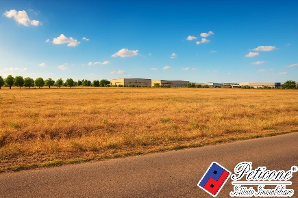 Foto Terreno industriale in Via Fondi Sperlonga, Fondi di 9000 m²