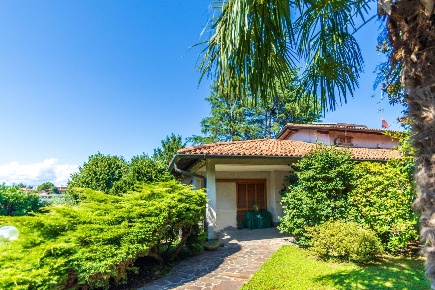 Foto Villa bifamiliare in Mirasole, Usmate Velate Usmate di 165 m²