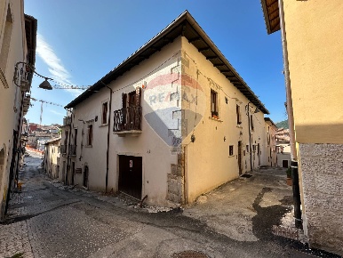 Foto Appartamento in Via Angioina, L'Aquila Duomo - Fontana Luminosa