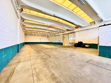 Foto Capannone industriale a Certosa di Pavia di 1140 m² in vendita
