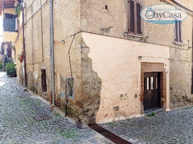 Foto Magazzino in via tamburri, Bracciano Centro di 38 m² in vendita