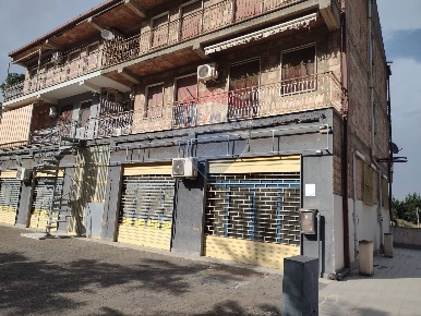 Foto Locale commerciale in Via Belomia, Mirabella Imbaccari di 450 m²