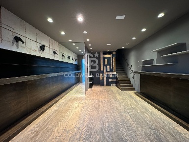 Foto Negozio in Viale Ippolito Nievo, Riccione Centro di 60 m² con 2 locali