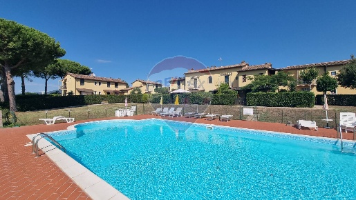 Foto Appartamento in Via Roma, Castellina Marittima di 55 m² con 2 locali