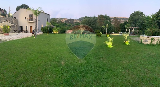 Foto Villa singola in strada statale 194, Ragusa Zona Industriale di 272 m²