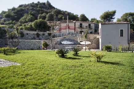 Foto Villa singola in strada statale 194, Ragusa Zona Industriale di 272 m²