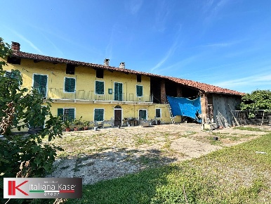 Foto Rustico in Via Torino, Brandizzo di 200 m² con 6 locali in vendita