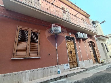 Foto Casa indipendente a Avola Centro di 156 m² con 7 locali in vendita
