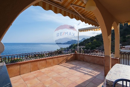 Foto Appartamento in Contrada Sillemi, Letojanni di 76 m² con 5 locali