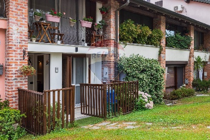 Foto Appartamento in via Stochetti, Besozzo Centro di 70 m² con 2 locali