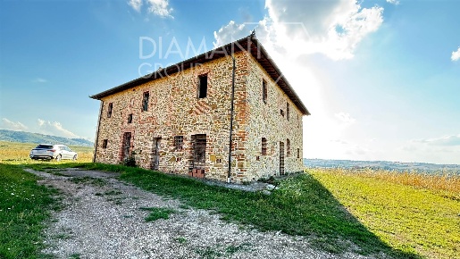Foto Rustico a Paciano di 450 m² con 11 locali in vendita