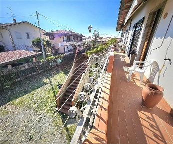 Foto Appartamento a Massa Puliche di 150 m² con 7 locali in vendita