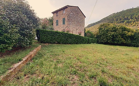 Foto Rustico in via di s.andrea, Capannori di 250 m² con 8 locali