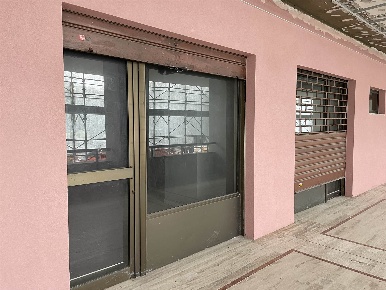 Foto Negozio in Via dei Pini  6, Pieve Emanuele Centro di 44 m² in affitto