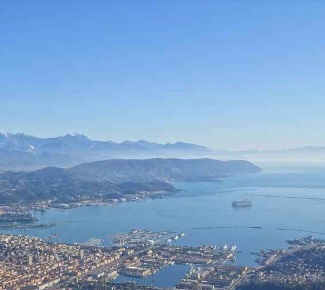 Foto Villa unifamiliare a La Spezia Foce - Marinasco di 360 m² in vendita