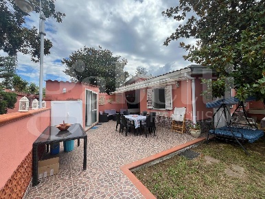 Foto Villa unifamiliare in Via Antonio Scopelliti 98, Scalea di 60 m²