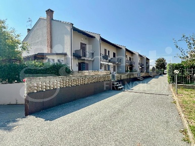 Foto Casa indipendente in Cocito, Bra Centro di 120 m² con 4 locali