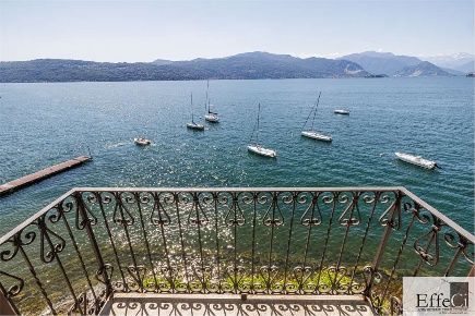 Foto Appartamento in Via Castellini 25, Laveno-Mombello Cerro di 100 m²