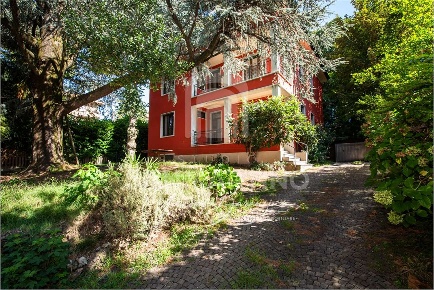 Foto Villa unifamiliare in Via Campigli, Varese Casbeno di 255 m²