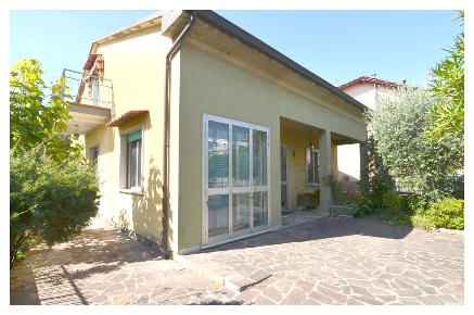 Foto Casa indipendente a Montecatini-Terme di 130 m² con 5 locali