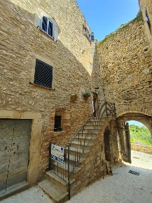 Foto Appartamento a Gualdo Cattaneo di 100 m² con 3 locali in vendita