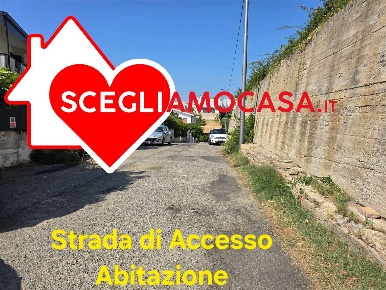Foto Villa bifamiliare a Catanzaro di 140 m² con 7 locali in vendita