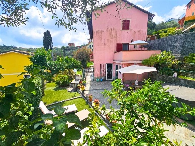 Foto Appartamento in Via San Massimo 90, Rapallo di 140 m² con 5 locali