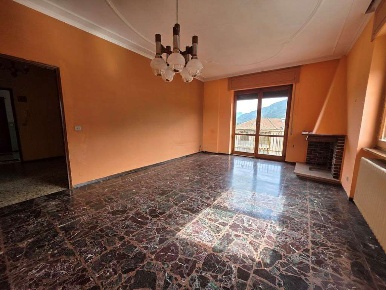 Foto Appartamento in Via Leonardo da Vinci, Omegna Centro di 115 m²