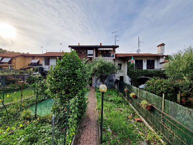 Foto Casa indipendente in Via Tesio, Dormelletto di 180 m² con 5 locali