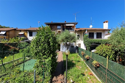 Foto Casa indipendente in Via Tesio, Dormelletto di 180 m² con 5 locali