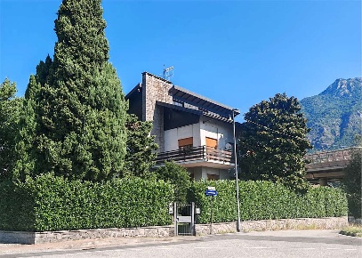 Foto Appartamento in via Largo Europa, Quincinetto di 240 m² con 9 locali