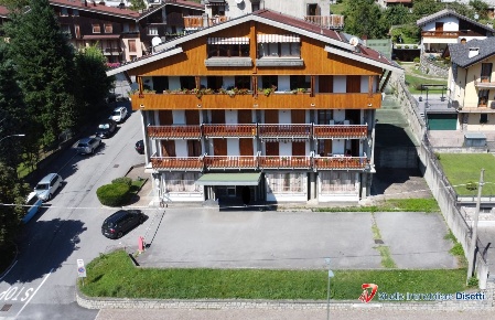 Foto Locale commerciale in Via Porro, Edolo Centro di 380 m² con 6 locali