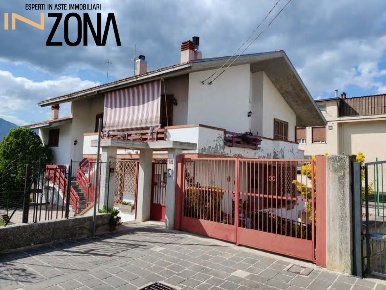Foto Appartamento in Via Trieste, Tocco da Casauria Centro di 176 m²