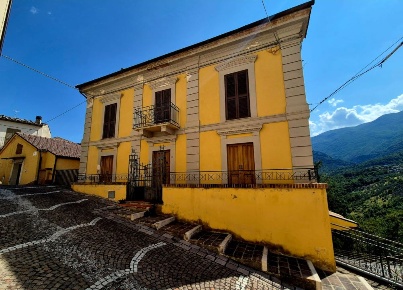 Foto Villa unifamiliare in Via Rossetti, Farindola Centro di 303 m²