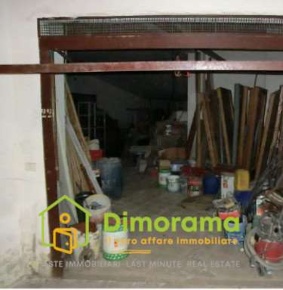 Foto Box in Via Genova 01100 Viterbo VT Italia, Viterbo di 96 m² in vendita
