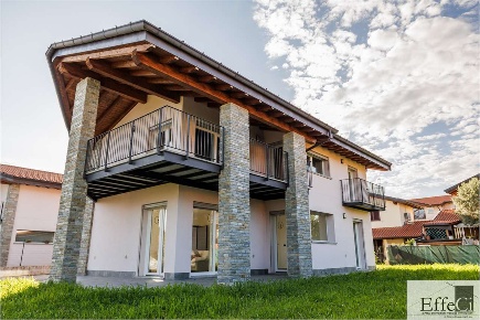 Foto Villa unifamiliare in Via Per Brebbia 226, Cadrezzate con Osmate
