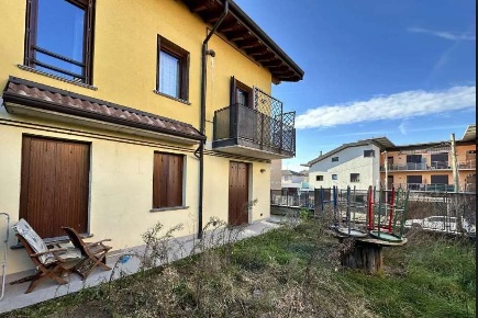 Foto Appartamento in Via Edmondo De Amicis, Cornate d'Adda Centro di 95 m²