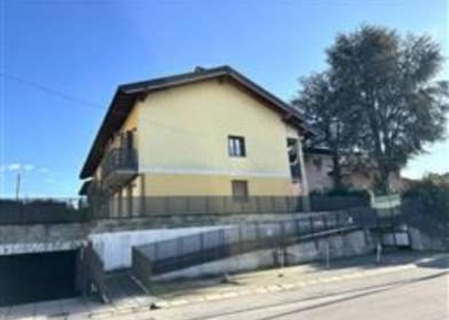 Foto Box in Via Edmondo De Amicis, Cornate d'Adda Centro di 24 m²