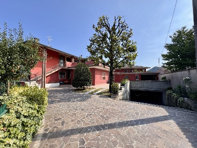 Foto Appartamento in Viale Stazione 48, Brogliano Centro di 181 m²