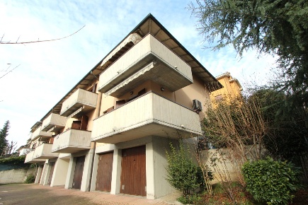 Foto Appartamento in Via E. Carnevali, Valsamoggia Bazzano di 125 m²