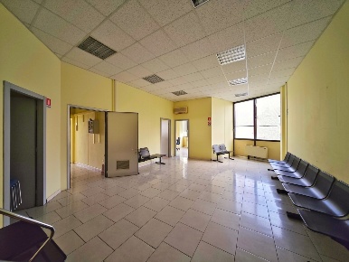 Foto Ufficio in Via Brigata Partigiana Ugo Muccini 92, Sarzana di 164 m²