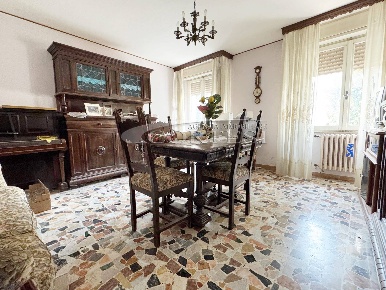 Foto Casa indipendente a Mondolfo di 180 m² con 11 locali in vendita